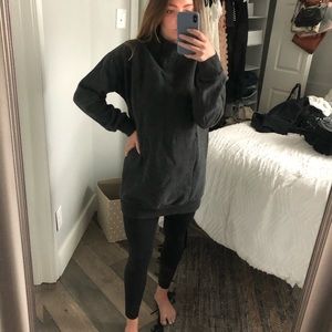 GYMSHARK SWEATSHIRT